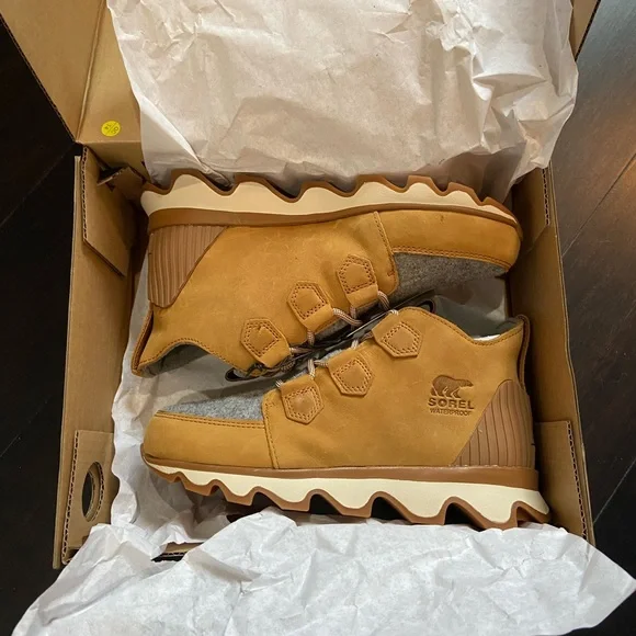 SOREL WOMENS KINETIC CARIBOU WATERPROOF BOOTS IN CAMEL BROWN/ GRAY -NIB - Picture 11 of 16